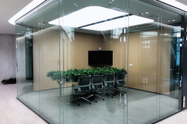 Curved Frameless Glass Partition Wall